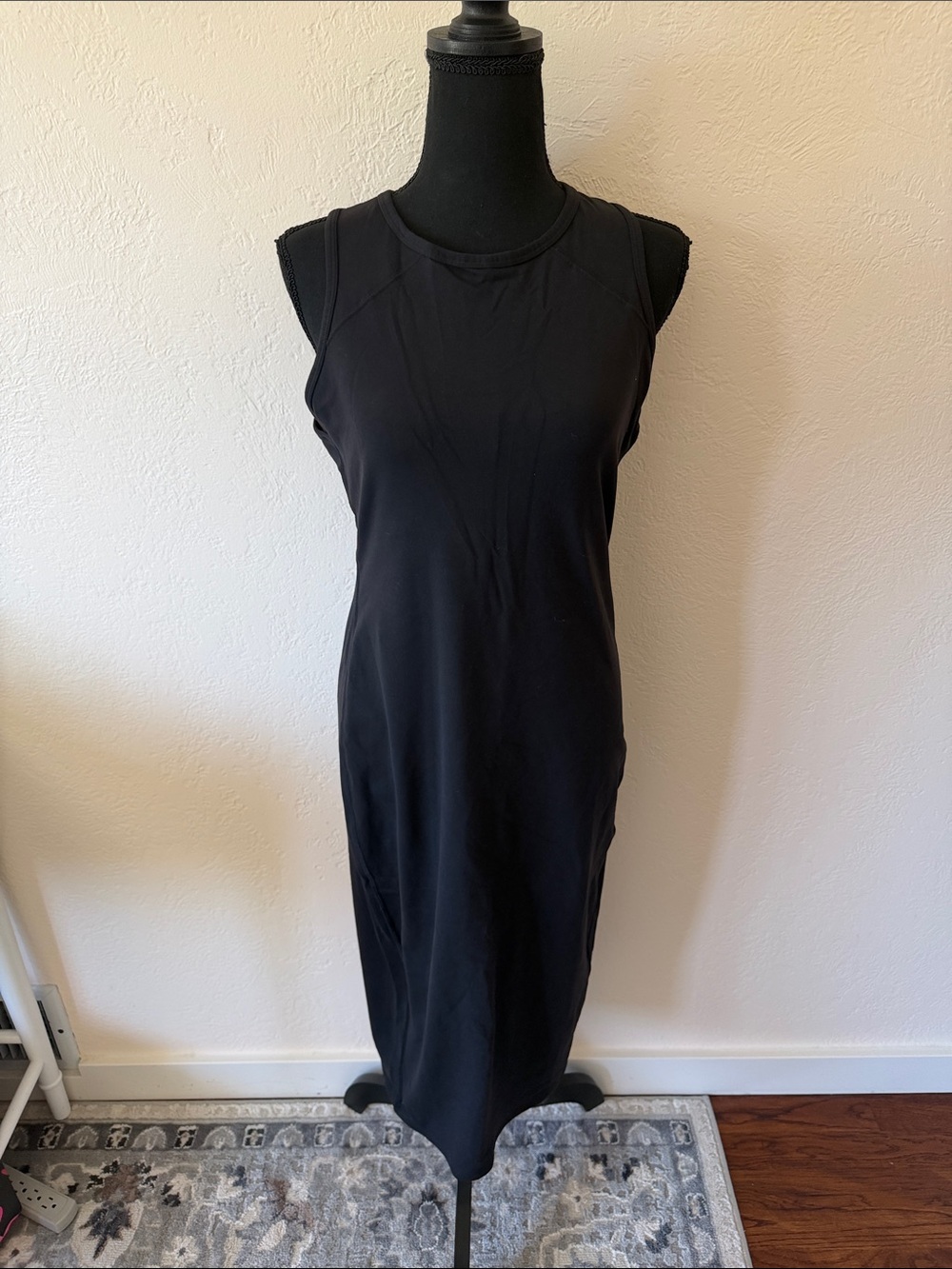 EUC LULULEMON Sleeveless Black Bodycon Midi Dress SIZE 10